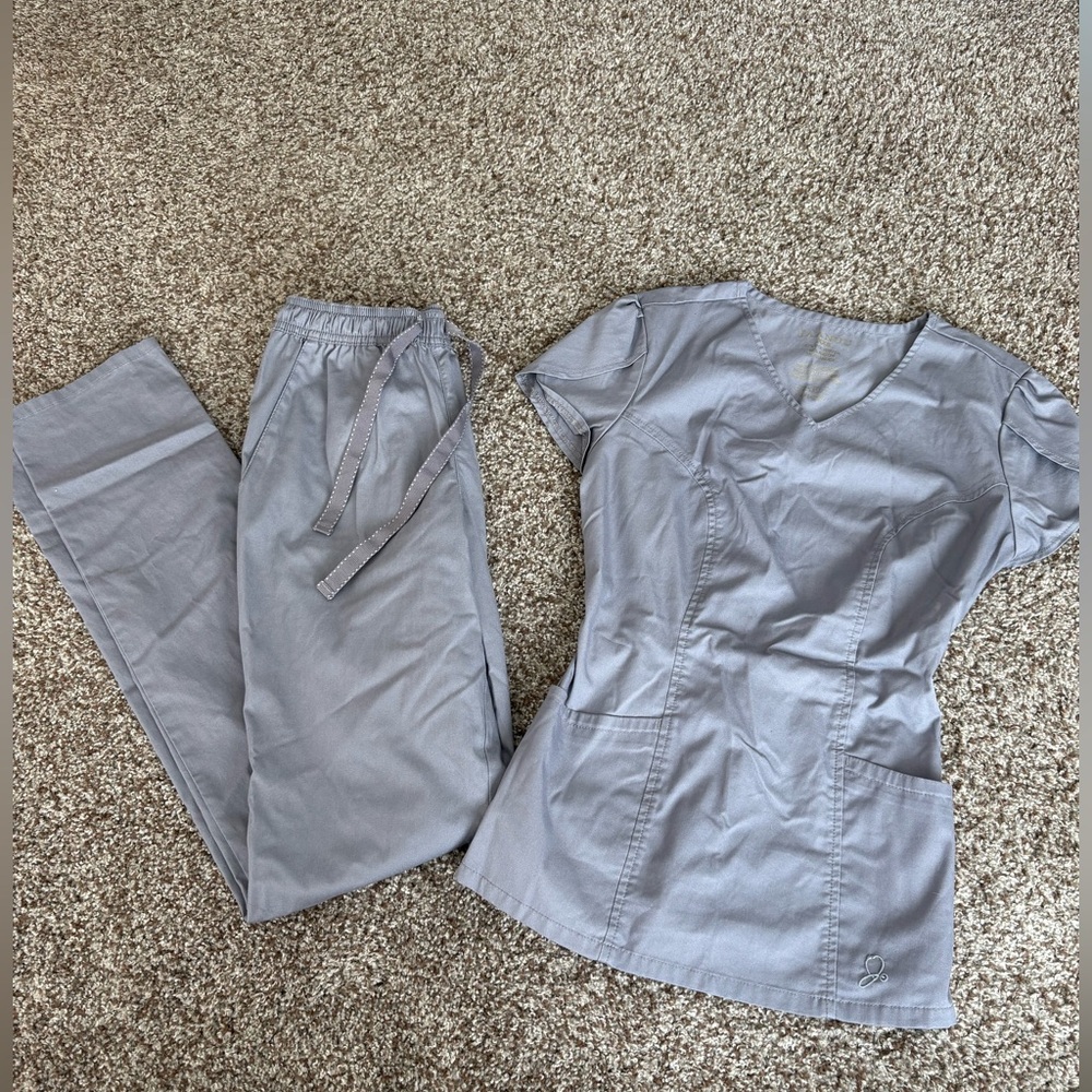 *Damaged see description! * scrub set (top and bottom)